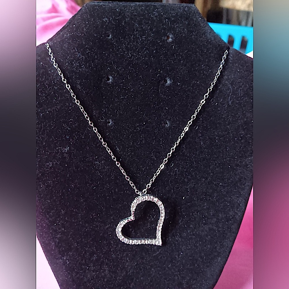 Heart diamond necklace